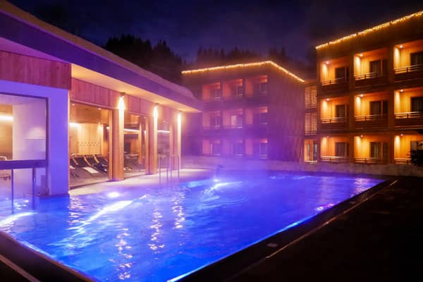 pool-tirol-lodge-night
